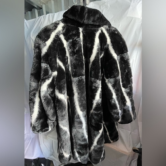 MONTEREY Thick! Plush! Luxurious! Black and White Faux Fur Jacket, NWT - Picture 2 of 6